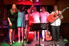 Le staff vous salue bien